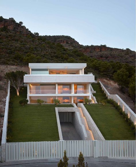 027-quarry-house-ramon-esteve-estudio « HomeAdore Quarry House, Slope House Design, House On Slope, Slope House, Hillside House, Modern Architecture House, Valencia Spain, Minimalist Architecture, House Architecture Design