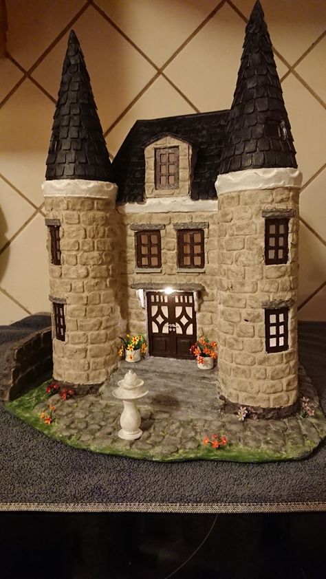 Miniature Castle Dollhouse, Miniature Houses Diy Cardboard, Clay Castle, Castle Miniature, Fairy Garden Castle, Nativity House, Miniature Castle, Tiny Castle, Castle Model