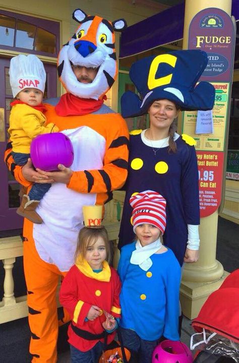 Cereal Mascot Costumes, Cereal Character Costumes, Halloween Costume Family, Cereal Characters, Farm Halloween, Character Halloween Costumes, Best Halloween Costumes Ever, Couple Inspo, Clever Halloween