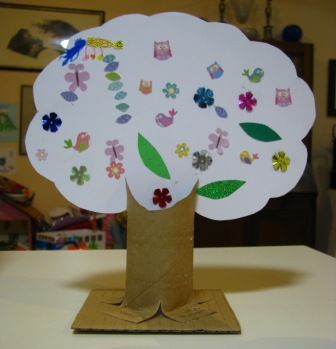 Paper Tree Craft, Jewish Preschool, Cardboard Tree, Jewish Crafts, Halloween Craft Projects, Hebrew School, Easy Halloween Crafts, Toilet Paper Rolls, Paper Tree