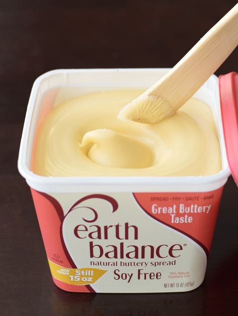 Earth Balance Buttery Spreads: A dairy-free and vegan staple (with 2 soy-free options!) that bakes, cooks, and spreads like margarine, but with natural ingredients and no hydrogenated oils Dairy Free Protein, Vegan Substitutes, Soy Free Vegan, Soy Free Recipes, Lactose Free Diet, Dairy Free Alternatives, Dairy Free Breakfasts, Dairy Free Diet, Vegan Living