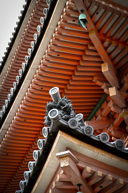 Roof details of Kiyomizu temple, Kyoto, Japan Kiyomizu Temple, Gfx Design, Chinese Interior, Love Japanese, Chinese Element, Japan Architecture, Kiyomizu Dera, Japanese Temple, Asian Architecture