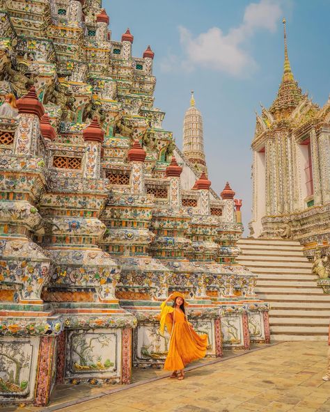 in bangkok, all that glitters is gold 👑✨ as you can see i’m a bit obsessed with glittery temples and architectural details (and one random bookstore 🫢) and it’s definitely reflected in these photos. i love my videos from thailand too, but at the end of the day i always come back to the camera. bangkok, you are an overwhelming beauty and i hope to return and discover many more sides of you next time. 🥺 ⚠️ have you read my bangkok travel guide? don’t miss all the details you’ll want to know be... Wat Arun Temple, Bangkok Travel Guide, I Always Come Back, Wat Arun, Bangkok Travel, All That Glitters Is Gold, Africa Do Sul, Architectural Details, The Dawn