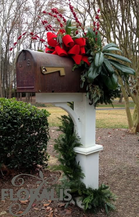 Holiday Decor by FLORALIS - mailbox Christmas Mailbox Decor, Christmas Exterior Decor, Decorated Mailboxes, Christmas Mailbox Decorations, Christmas Mailbox Ideas, Post Decor, Mailbox Decorations, Mailbox Swags, Christmas Exterior