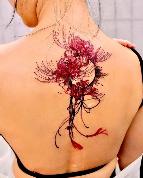 Lily Back Tattoo, Tato Phoenix, Red Flower Tattoos, Body Tattoo Design, Red Spider Lily, Tattoos Inspiration, Spider Lily, Red Spider, Muster Tattoos