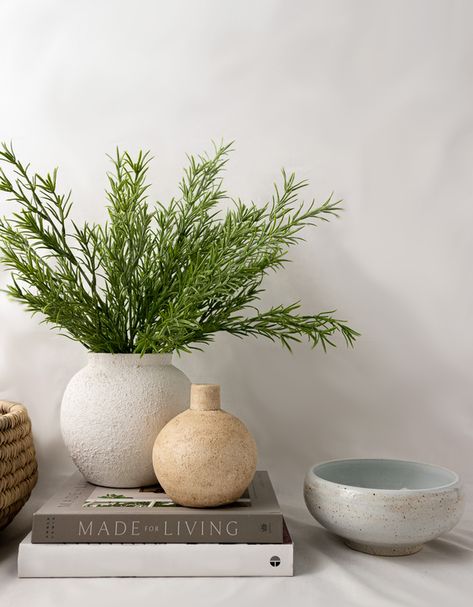 These versatile Faux Rosemary Stems look amazing in a wide variety of vases and vessels. With a close resemblance to the rosemary plant, the Faux Rosemary Stems evoke a fresh and welcoming feeling. Table Planter Ideas, Round Kitchen Table Decor Centerpieces, Countertops Decor Ideas, Round Kitchen Table Decor, Kmart Decor, Small Round Side Table, Coffee Table Plants, Side Table Styling, Rosemary Plant