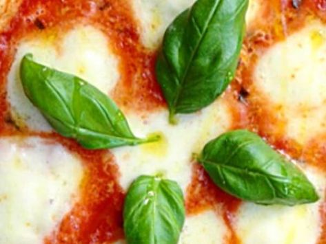 Tabletop Pizza Oven, Arugula Pizza, Stone Oven, Pizza Chef, Pizza Sauce Recipe, Countertop Oven, Pizza Dough Recipe, Homemade Pizza Dough, Pizza Recipes Dough