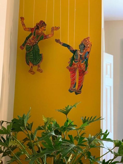 Kerala Wall Decor, Diy Wall Decor Indian Style, Diy Indian Wall Decor, Entryway Indian Decor, South Indian Wall Decor, Wall Decor Living Room Indian, Indian Home Decor Ideas Diy Wall Hangings, Diy Home Decor Indian, Diy Indian Home Decor