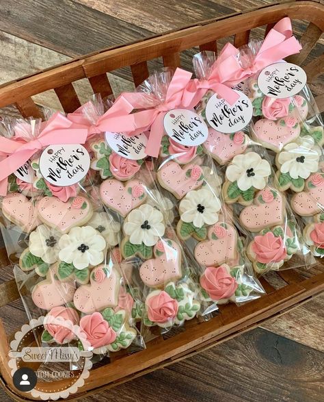 Mother’s Day Cookies, 100 Cupcakes, Mothers Day Cookies, Chocolate Oreo Cake, Chocolate Cake Designs, Chocolate Oreo, Sugar Cookie Royal Icing, Cookie Bouquet, Mothers Day Cake