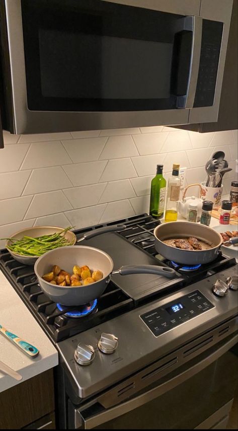 Cooking Aesthetic, Dinner Aesthetic, Aesthetic Kitchen, Food Therapy, Life Aesthetic, Pinterest Aesthetic, European Food, Cooking Prep, Food Obsession