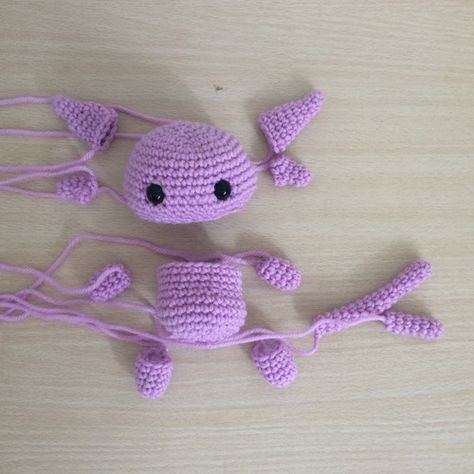 Espeon » 53stitches » Free Amigurumi and Crochet Patterns and Tutorials Charmander Crochet Pattern, Pokemon Silver, Pokemon Crochet Pattern, Crochet Pokemon, Pokemon Game, Pokemon Pattern, Pokemon Craft, First Pokemon, Soft Toy Patterns