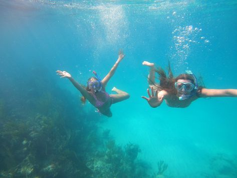 Life By The Beach, Beach With Best Friend, Summer Life Aesthetic, Life At The Beach, Swimming In The Ocean, Dream Summer, Happy Photos, Summer Goals, Holiday Summer