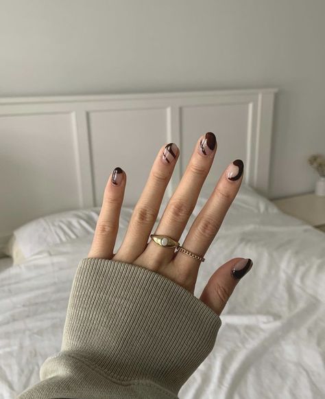 Aesthetic Black Nails, Short Aesthetic, Minimal Nails Art, August Nails, Minimal Nails, Black Nail, Aesthetic Black, Minimalist Nails, Dream Nails