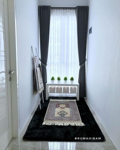 Decoraciones Ramadan, Muslim Prayer Room Ideas, Prayer Room Ideas, Prayer Corner, Islamic Decor, Prayer Room, Room Interior Design, Living Room Decor Apartment, Home Design Decor