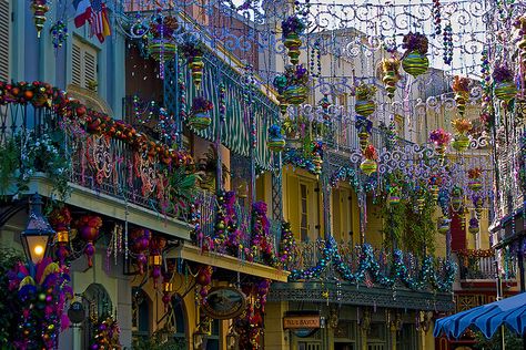 I would love to be in New Orleans Square at Christmas time. New Orleans Christmas, New Orleans French Quarter, New Orleans Mardi Gras, Mardi Gras Decorations, New Orleans Travel, New Orleans Louisiana, Crescent City, Oui Oui, Jolie Photo