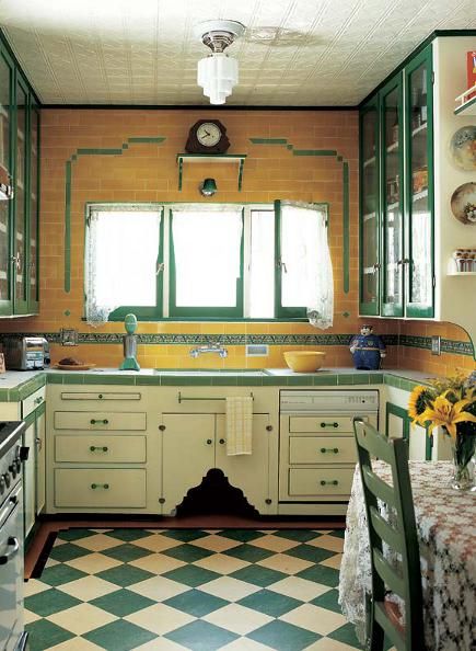 cgmfindings: #ArtDeco Vintage Yellow Kitchen                                                                                                                                                                                 More Vintage Art Deco Kitchen, Vintage Yellow Kitchen, Interior Art Deco, 1930s Kitchen, Tudor Kitchen, Old Fashioned Kitchen, Art Deco Kitchen, Kitchen Retro, Interior Dapur