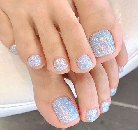 End Of Summer Pedicure, Bright Pedicure Ideas, Pedicure Ideas For Summer, Winter Pedicure Colors Toenails, Bright Pedicure, Glitter Pedicure, Summer Pedicure Colors, Blue Toe Nails, Glitter Toe Nails