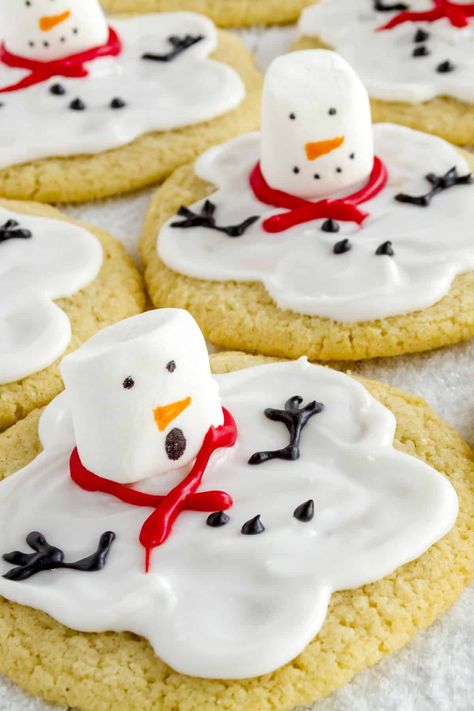 Christmas Cookie Decorating Ideas Kids, Christmas Cookies Decorated Easy Kids, Christmas Food Crafts For Kids Edible, Cookie Recipes For Santa, Christmas Baking Ideas Easy Kids, Simple Christmas Baking For Kids, Diy Christmas Cookie Decorating, Holiday Cookies For Kids To Make, Simple Christmas Cookies For Kids