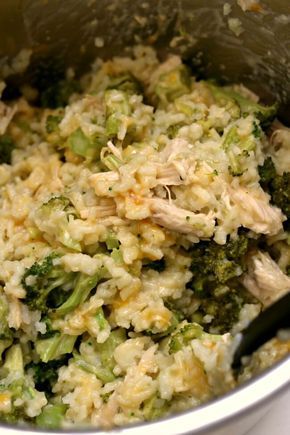 Instant Pot Cheesy Broccoli Rice--creamy risotto-like rice with cheddar, broccoli and (optional) pieces of chicken breast. A one pot family-friendly meal perfect for a busy weeknight. Rice Instant Pot Recipes, Rice Instant Pot, Cheesy Broccoli Rice, Cheddar Broccoli, Creamy Risotto, Spicy Pasta, Cheesy Broccoli, Pot Recipes Easy, Broccoli Rice