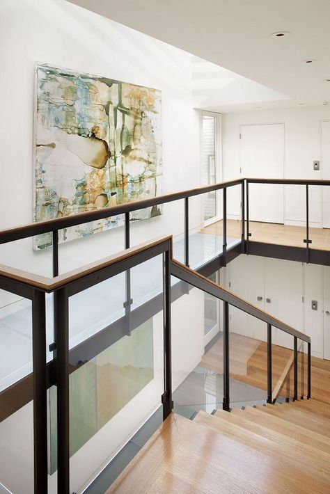 Urban Home Design, Glass Railing Stairs, Modern Stair Railing, Glass Railings, Traditional Staircase, Glass Stairs, New Staircase, Stair Railing Design, Glass Staircase