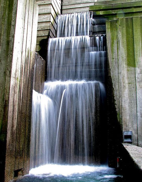 Urban Waterfall from T.D. Ford(Grundlepuck)'s photostream on Flickr. Freeway Park in downtown Seattle, built over I-5 -- the major interstate through the Seattle area. They put in waterfalls and a concrete "canyon" to cancel out the highway sounds and create a kind of high-volume peace. Waterfall Wall Outdoor Landscape Design, Home Exterior Design Ideas, Waterfall Ideas, Outdoor Landscape Design, Home Exterior Design, Indoor Water Features, Garden Pond Design, Wall Outdoor, Indoor Waterfall