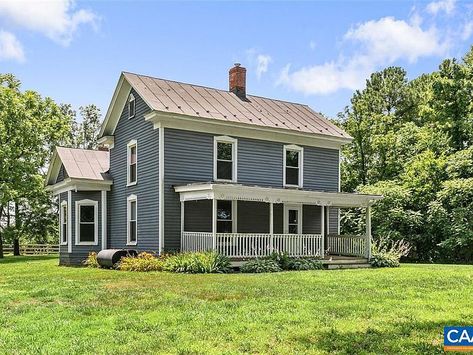 In same family for 100 years! Over two acres in Virginia. Circa 1900. $250,000 - The Old House Life 1900 Farmhouse, Gingerbread Trim, Old Houses For Sale, Rich Home, Old House Dreams, Back Road, Wainscoting, Metal Roof, Bay Window