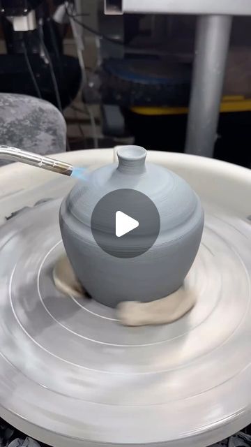 Love in Pottery on Instagram: "by @lyssandragal. Here is the trimming and final version of this little jar I shared last week! This black porcelain clay is something else! It really makes the glazes pop and it makes me only want to use it! 💙 FOLLOW👉 @loveinpottery for more pottery contents ☕️ ! Credit 📷💚 @lyssandragal visit their page and support 💕 Follow us on @mustvisitguide (Travel Lovers), @dailyartlist (Art Lovers) & @musthomeguide (Interior Lovers) ! #pottersofinstagram #craft #keramik #artist #ceramica #homedecor #design #ceramicartist #wheelthrown #ceramique #interiordesign #potterylove #tableware #instapottery #ceramicstudio #glaze #pottery #ceramicsculpture #ceramic #clay #art #stoneware #ceramicart #porcelain #handmade #sculpture" Lidded Pottery Ideas, Pottery Lids, Cookie Jar Pottery, Ceramic Clay Art, Pottery Throwing, Ceramic Containers, Porcelain Handmade, Pottery Jars, Pottery Projects