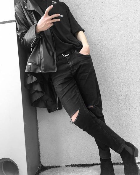 Men Fashion Black Outfit, Dark Outfits Aesthetic Men, Edgy Boy Outfits, Dark Wear Men, Vestiti Edgy, Dark Outfits, Tomboy Style Outfits, Men Fashion Casual Outfits, Tomboy Fashion