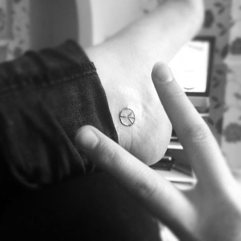 Small Peace Sign Small Peace Sign Tattoo, Peace Sign Tattoo, Peace Sign Tattoos, Tattoo Ankle, Stick Poke Tattoo, Sign Tattoo, The Odd Ones Out, Poke Tattoo, Stick And Poke