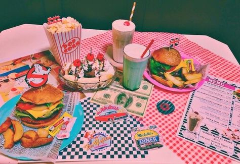 50s Aesthetic 50s Desserts, Aesthetic Food Wallpaper, 1950s Aesthetic, Desserts Aesthetic, Diner Aesthetic, 50s Aesthetic, Burgers And Fries, 50s Diner, 귀여운 음식 그림