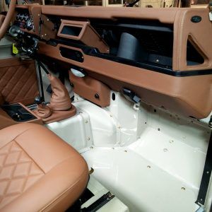 1992 LR LHD Defender 90 200 Tdi Mocc building day 16 dash and trim right Land Rover Defender Colors, Land Rover Defender Interior, Defender Interior, Wheel Carrier, Jump Seats, Land Rover Models, Custom Chocolate, Land Rover Defender 110, Defender 110