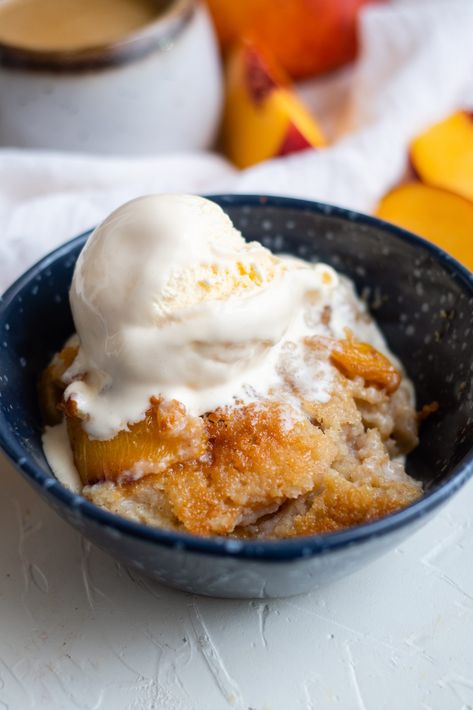 Easy Peach Cobbler Recipe - Sweet Cs Designs Belle Of The Kitchen, Cake Batter Fudge, Easy Peach Cobbler, Easy Peach Cobbler Recipe, Peach Cobbler Easy, Southern Desserts, Peach Cobbler Recipe, Cobbler Recipe, Cheesy Bacon