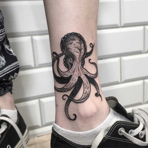 A blackwork octopus tattoo on the left shin Small Octopus Tattoo, Net Tattoo, Tentacle Tattoo, Tattoo Octopus, Tattoos Leg, Tattoo Dark, Shin Tattoo, Octopus Tattoo Design, Serpent Tattoo