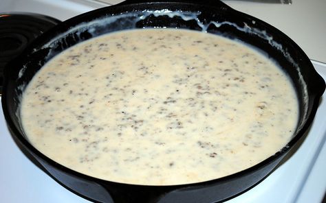 Paula Deen Sausage Gravy, Paula Deen Biscuits, Olive Garden Chicken Alfredo Recipe, Southern Biscuits And Gravy, Southern Sausage Gravy, Breakfast Gravy, Country Sausage Gravy, Best Biscuits And Gravy, Raw Eating