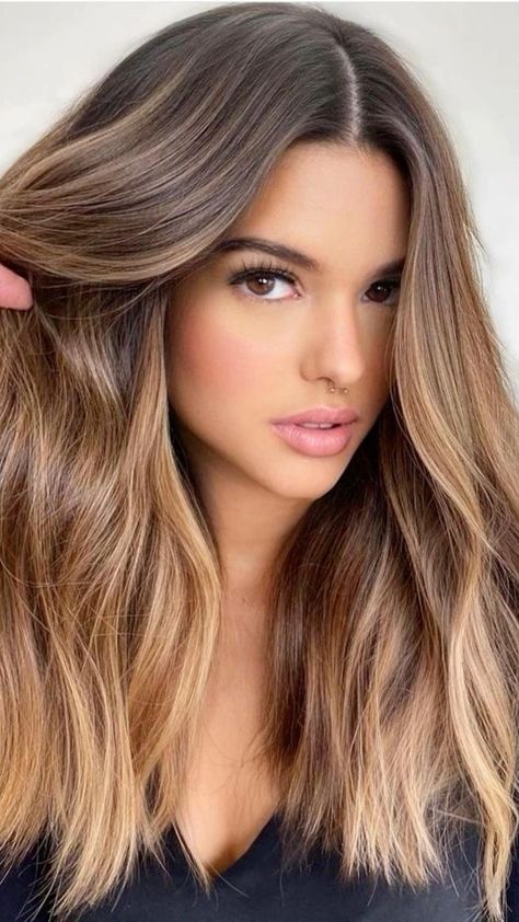 Rambut Brunette, Bronde Balayage, Brown Hair Inspo, Kadeřnické Trendy, Brunette Hair With Highlights, Spring Hair Color, Brunette Balayage Hair, Brown Hair Balayage, Vlasové Trendy