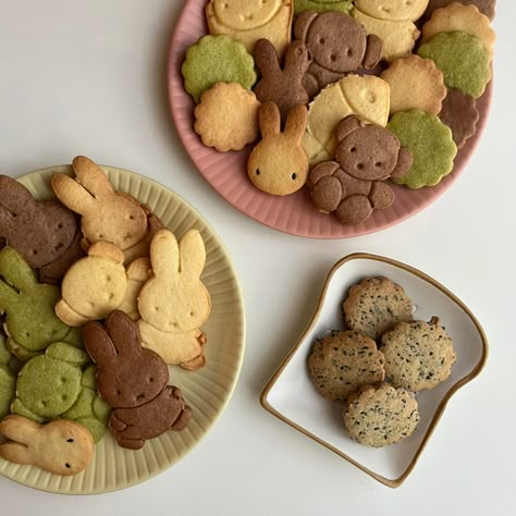 Matcha Black Sesame, Miffy Cake, Animal Shaped Foods, Matcha Cookies, Matcha Ice Cream, Cookies Baking, Festive Cookies, Cute Snacks, Black Sesame