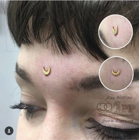 Face Dot Tattoo, Third Eye Dermal Piercing, Third Eye Dermal, Unique Eyebrow Jewelry, 3rd Eye Piercing, Forehead Dermal Piercing, Vertical Bridge Piercing, Dermal Piercing Unique, Face Piercings Ideas