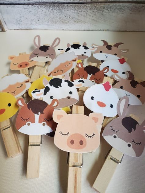 Diy Farm Animals Decorations, Boy Farm Baby Shower Ideas, Farm Party Activities For Kids, Farm Animal Party Theme, Baby Shower Farm Animal Theme, Farm Animals Baby Shower Theme, Farm Animal Baby Shower Ideas, Baby Farm Animals Shower Ideas, Farm Decorations Party