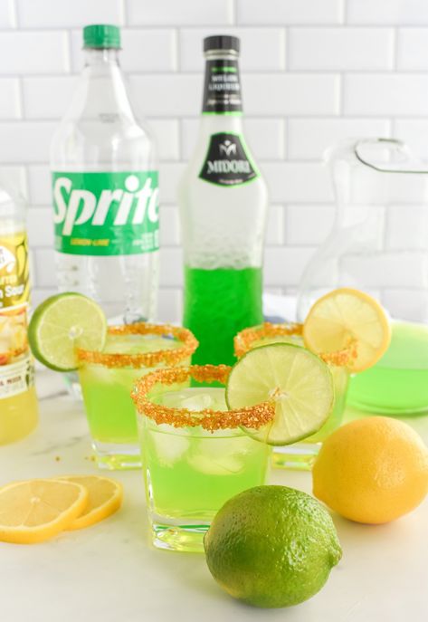 Learn how to make the ultimate Midori sour with our easy recipe. Perfect for summer parties, this vibrant green cocktail is refreshing and delicious. Midori Sour Recipe Easy, Sangria Vodka Recipe, Midori Sour Recipe, Midori Drinks, Margarita Sangria, Cherry Whiskey, Midori Sour, Blood Orange Cocktail, Vodka Sour