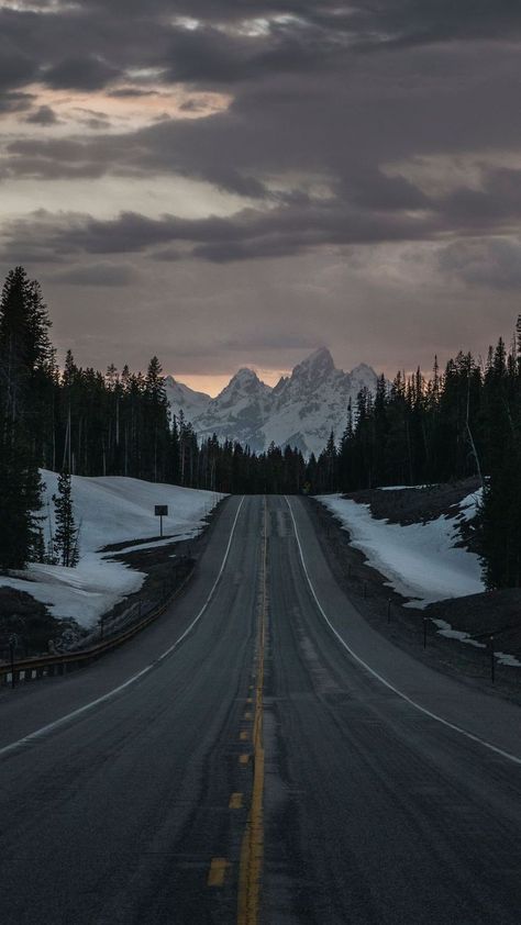 Acrylic Nails Natural, Usa Wallpaper, Mountains Forest, Beautiful Roads, Mountain Wallpaper, Forest Hills, Landscape Photography Nature, Pretty Landscapes, Hd Background