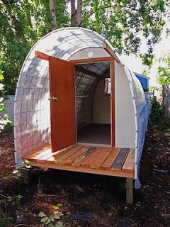 Micro Shelter, Homeless Shelter Ideas, Homeless Shelter Design, Homeless Housing, Cattle Panels, Tiny House Village, Shelter Design, Emergency Shelter, Survival Shelter