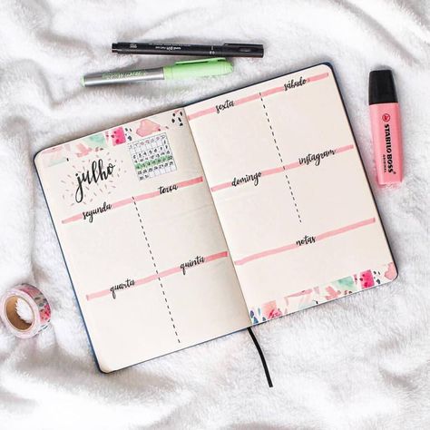 Descubra tudo sobre a arte do bullet journal, ferramenta de organização que resulta em um diário completamente personalizado e incrível. Planner Images, Bullet Journal 2020, Bullet Journal Planner, Bullet Journal 2019, Bullet Journal Tracker, Bullet Planner, Bullet Journal Weekly Spread, Bullet Journal Mood, Bullet Journal Aesthetic