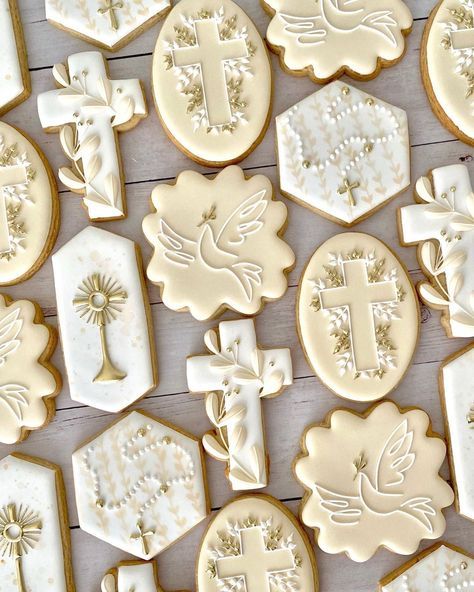 First Communion Cookies Decorated, Baptism Desserts, First Communion Cookies, Comunion Cake, Communion Cookies, Christening Cookies, Royal Icing Cookies Recipe, Elegant Cookies, Easter Biscuits