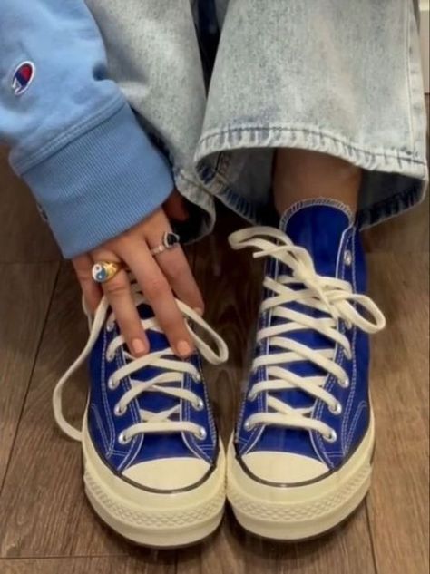 Mode Converse, Skor Sneakers, Mode Hipster, Dr Shoes, Blue Converse, Populaire Outfits, Hype Shoes, Sneakers Mode, Shoe Inspo