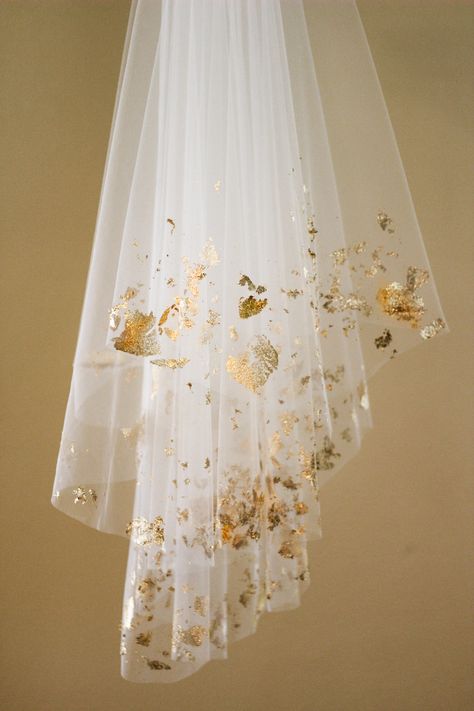 Gold Leaf Drop Veil. Scattered gold leaf painted around the edges. Unique Wedding Veils, Gold Veil, Unique Veil, Drop Veil, Pearl Veil, Veil Styles, Beautiful Veil, Gold Wedding Dress, Wedding Veil Accessories