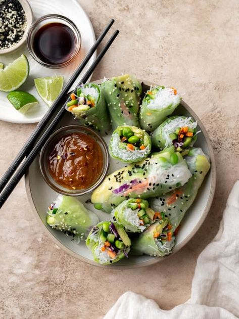 Vegan Fresh Spring Rolls - Pinch of Parsley Vegan Rice Paper Rolls, Homemade Poke, Vietnamese Fresh Spring Rolls, Crunchy Vegetables, Raw Veggies, Vietnamese Spring Rolls, Fresh Spring Rolls, Perfect Healthy Breakfast, Rice Paper Rolls