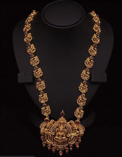 Nakshi Pendant, Nakshi Jewellery, Tea Setting, Latest Jewellery Designs, Temple Jewelry Necklace, Gold Temple Jewellery, Antique Gold Jewelry Indian, Jewellery Vintage, Gold Necklace Indian Bridal Jewelry