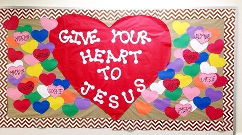 Valentines Day bulletin board Bulletin Board Valentines, Religious Bulletin Boards, Bible Bulletin Boards, Ideas Decoracion Salon, Valentine Bulletin Boards, Kids Bulletin Boards, Catholic Schools Week, Christian Bulletin Boards, Valentines Day Bulletin Board