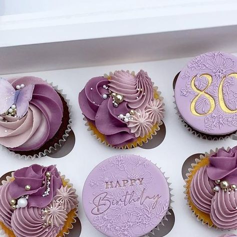 Sophie’s Cupcakes and Bakes on Instagram: "All the pretty purples 💜 Colour using @cocoa.colour plum purple in 3 shades - SOPHIE10 for 10% off. Pretty white and metallic sprinkles by @shirebakery - SOPHIESCUPCAKESANDBAKES for 10% off. Edible butterflies by @soedibleprints Embosser and stamp by @embellished_bakes_hl 4B, 6B, 1M & 336 nozzles #purplecupcakes #purple #lovepurple #shadesofpurple #purpleaesthetic #purpleombre #ombrecupcakes #prettycupcakes #birthdaycupcakes #luxurycupcakes #but Shades Of Purple Cupcakes, Purple And Silver Cupcakes, Purple And White Cupcakes, Purple Cupcakes Ideas, Purple And Silver Cake, Edible Butterflies, Purple Cookies, Buttercream Designs, Silver Cupcakes