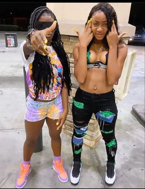 Bff Pictures To Recreate, Cute Outfits Middle School, Ethika Womens Outfit, Everskies Baddie, Rapper Outfit, Trio Outfits, Best Friend Vibes, Outfits Middle School, 90s Theme Party Outfit